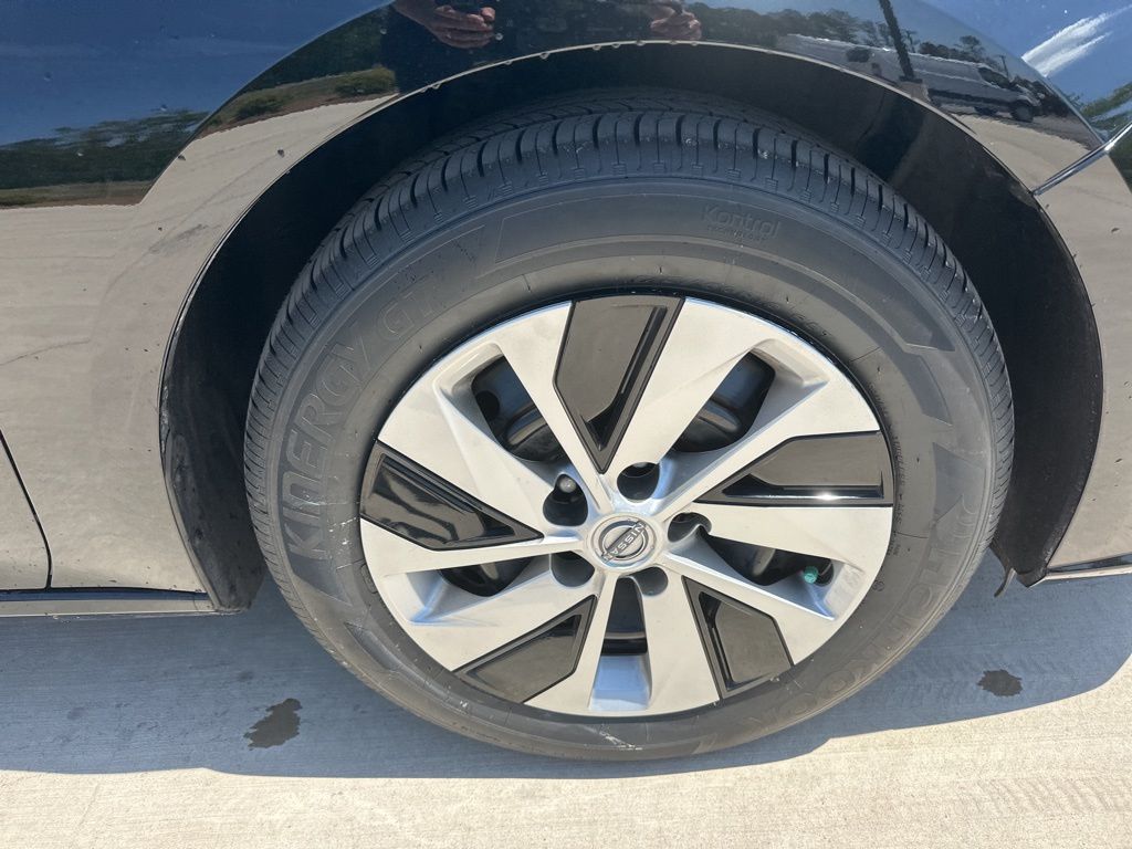 2024 Super Black Clearcoat Nissan Altima 2.5 S FWD Sedan