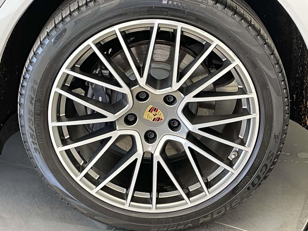 2023 Porsche Cayenne E-Hybrid Platinum Edition - 11