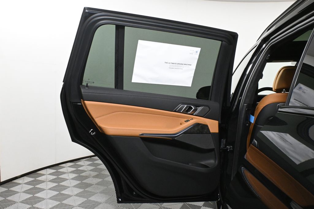 Thumbnail: 2026 BMW X7 - 32