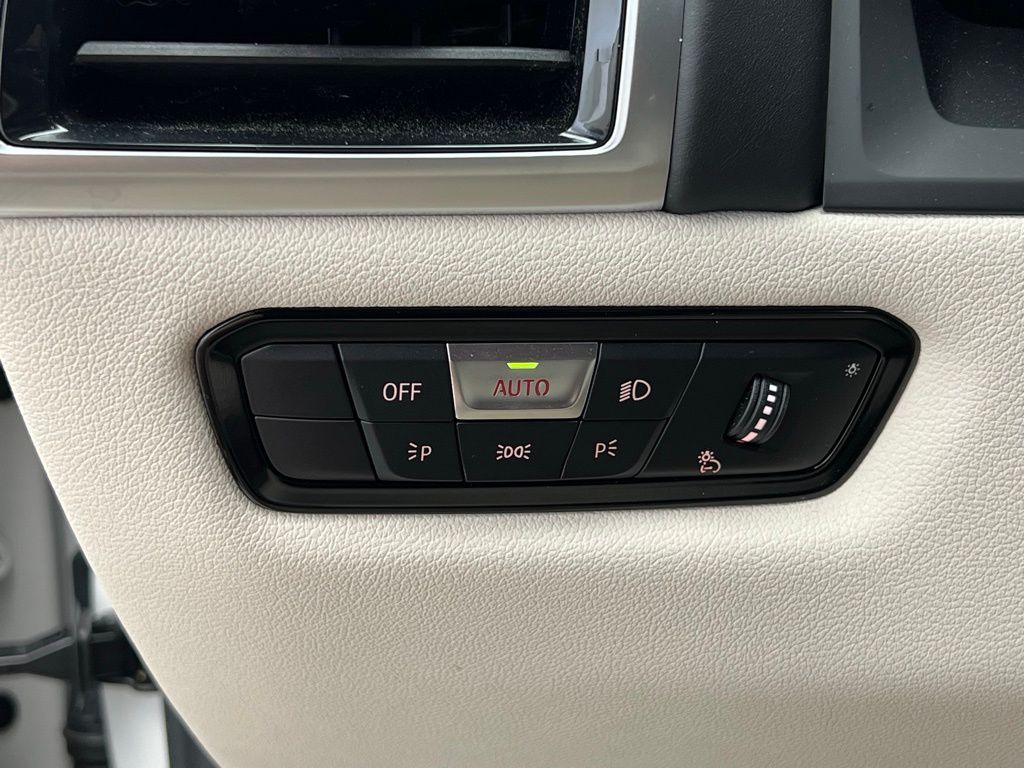 2022 BMW 8 Series M850i xDrive 25