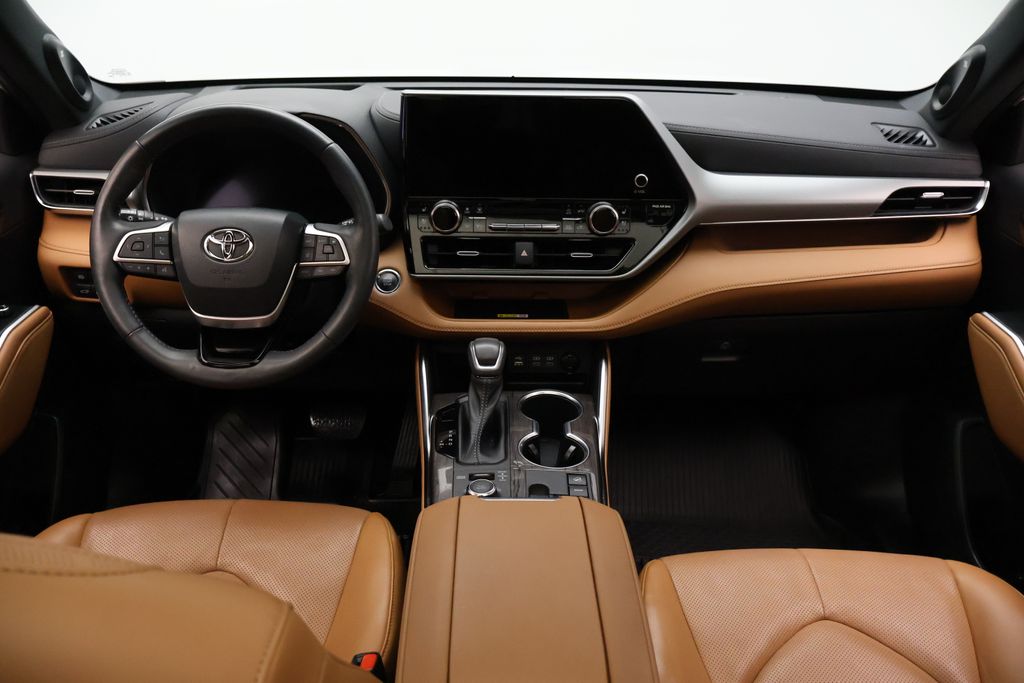 Thumbnail: 2023 Toyota Highlander - 24