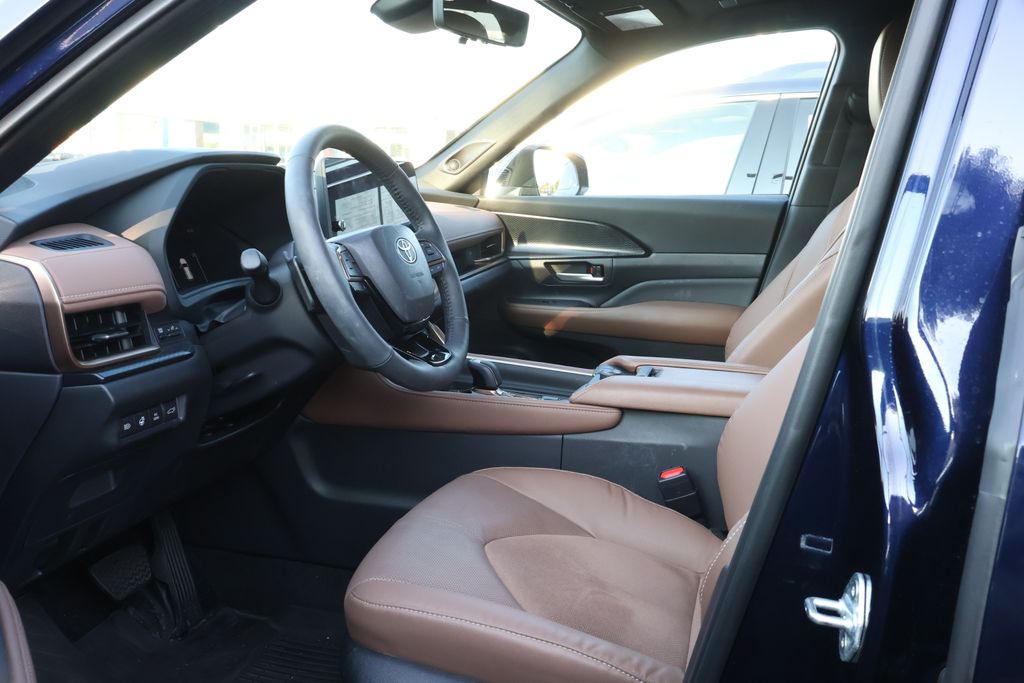 Thumbnail: 2025 Toyota Grand Highlander - 8