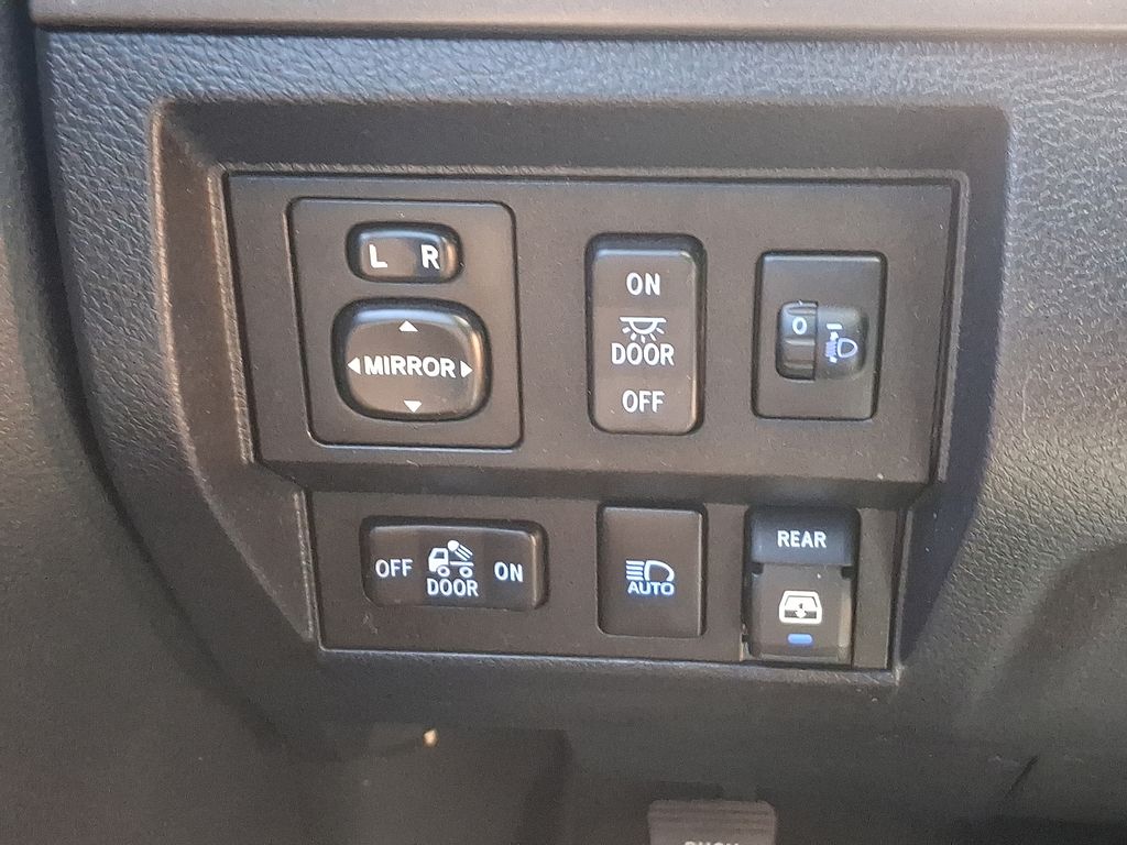 2018 Toyota Tundra SR5 23