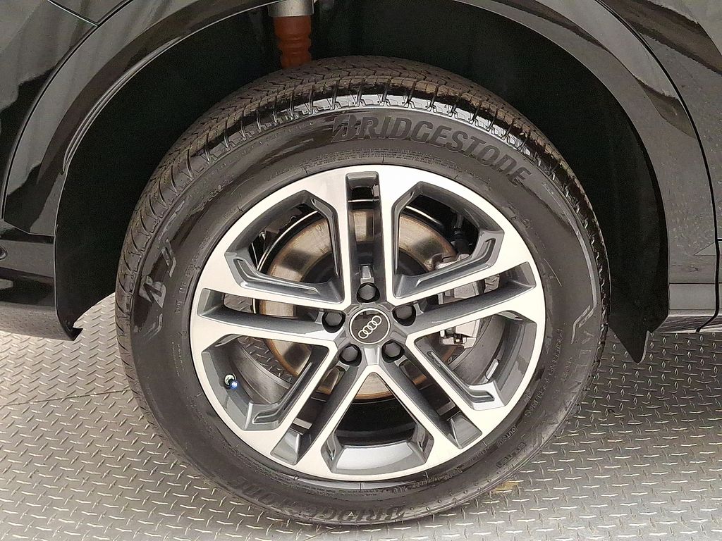 Thumbnail: 2025 Audi Q5 - 5