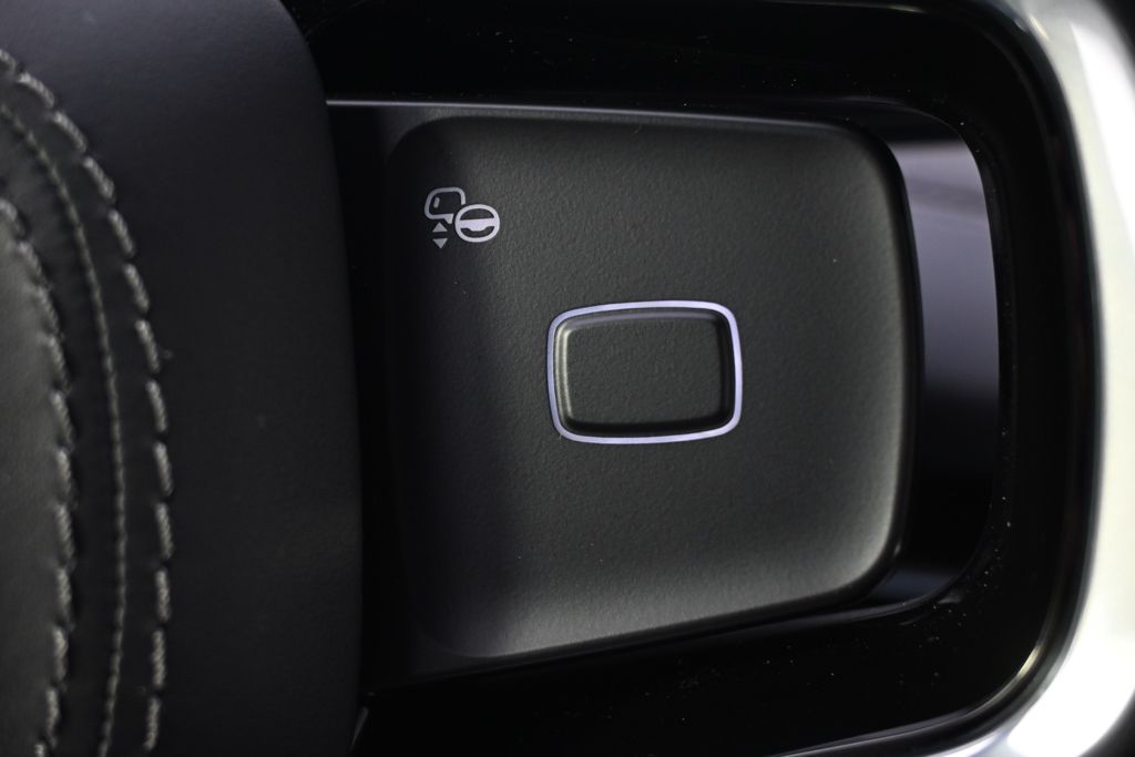 New 2025 White Lincoln Reserve image 34