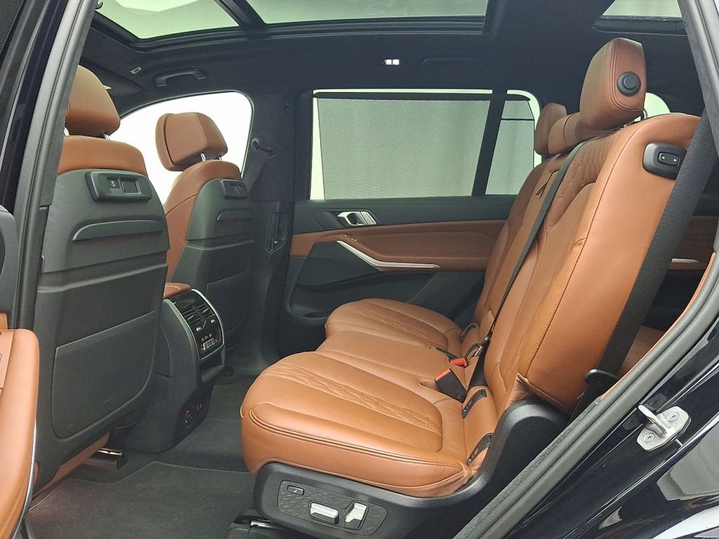 Thumbnail: 2022 BMW X7 - 10