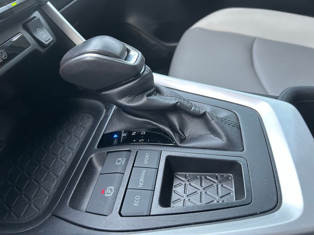 2024 Toyota RAV4 XLE Premium 22