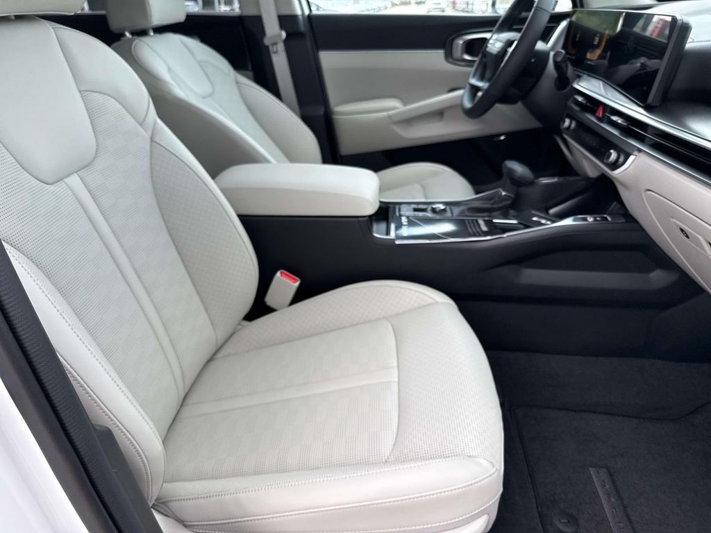 New 2026 White Kia EX image 11