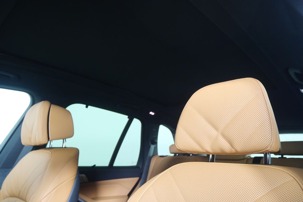 Thumbnail: 2026 BMW X5 - 11