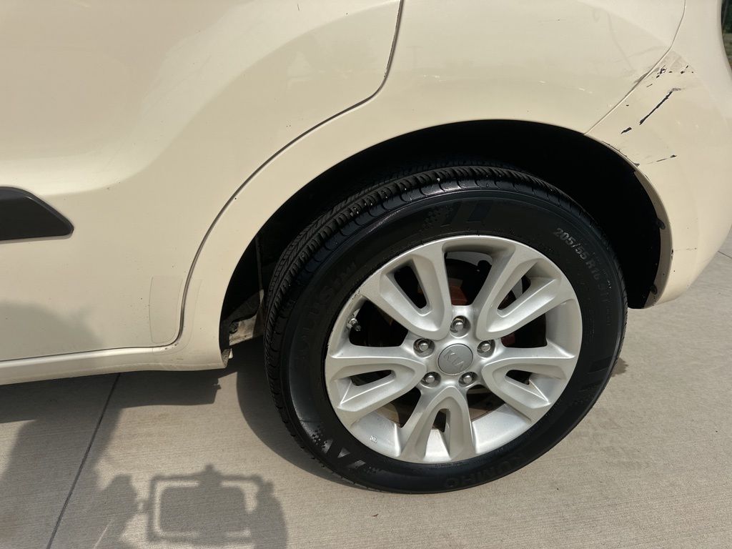 2013 Dune Kia Soul Plus FWD Hatchback