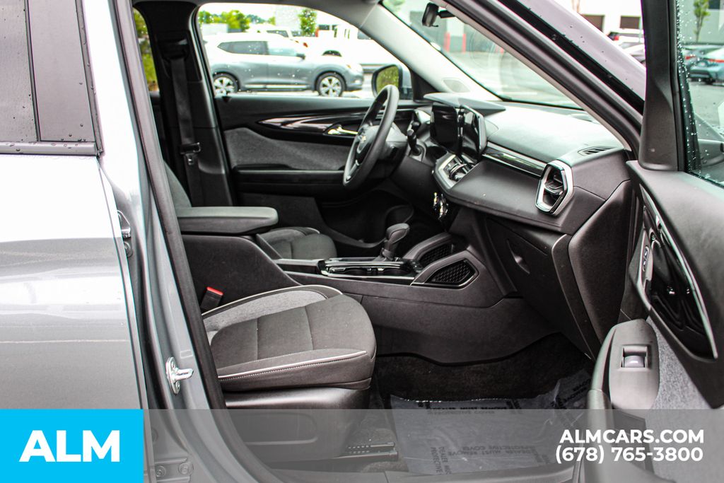 Used 2025 Gray Chevrolet LT image 18