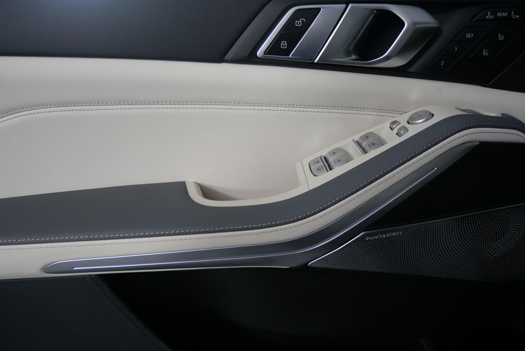 2025 BMW X7 Alpina XB7 9