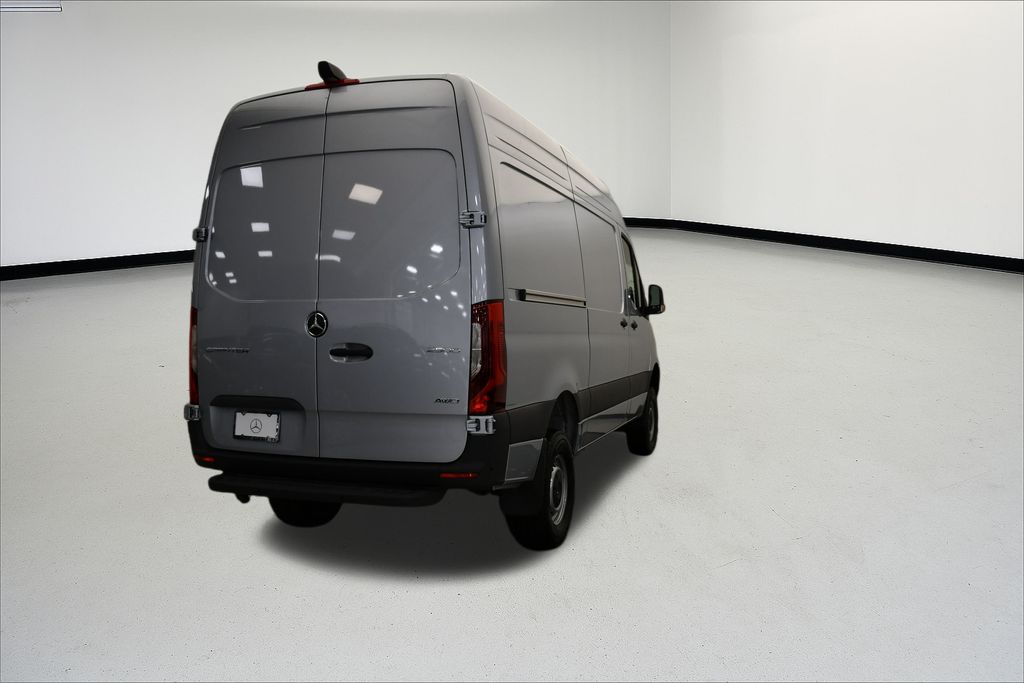 Thumbnail: 2025 Mercedes-Benz Sprinter - 8