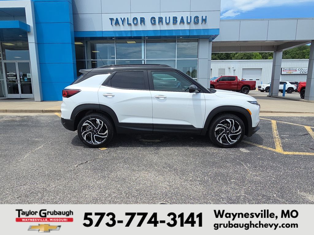 White (Iridescent Pearl Tricoat) 2026 Chevrolet Trailblazer SUV / Crossover Front-Wheel Drive Continuously Variable Transmission