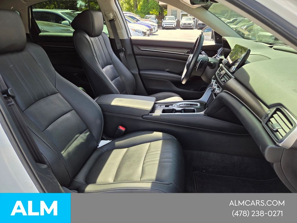 Used 2022 White Honda Touring image 15