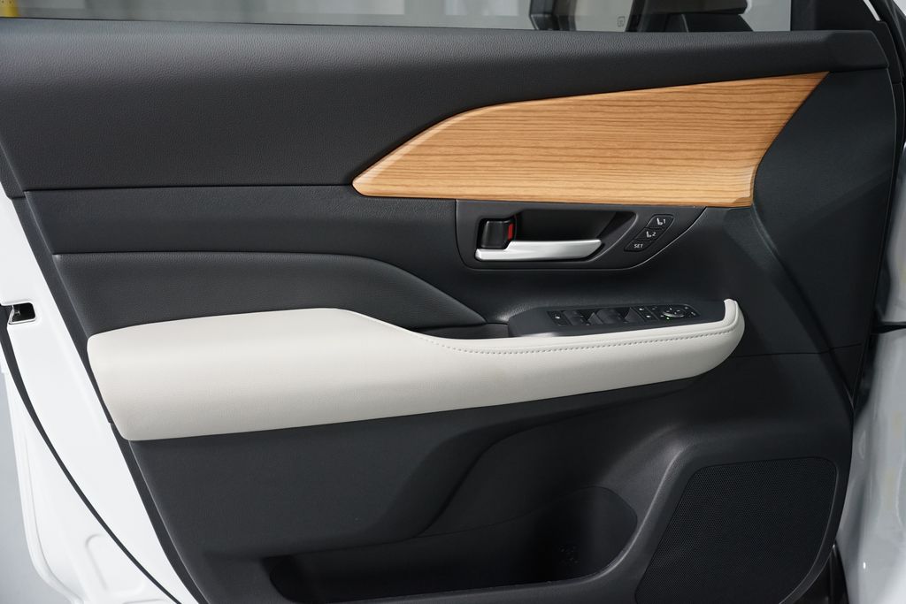 Thumbnail: 2026 Toyota Grand Highlander - 31