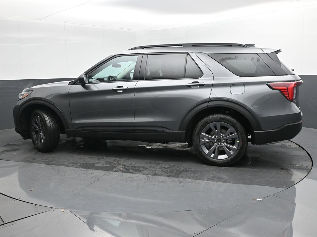 2026 Ford Explorer photo 2