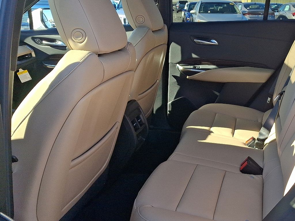 Thumbnail: 2025 Cadillac XT4 - 7