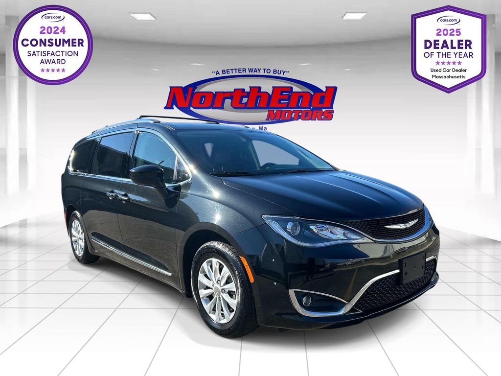 Brilliant Black Crystal Pearlcoat 2018 Chrysler Pacifica Touring L FWD Minivan Front-Wheel Drive 9-Speed Automatic