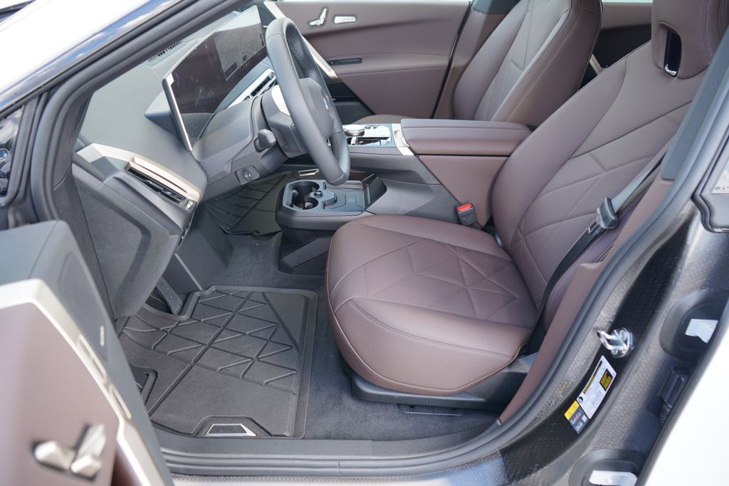 Thumbnail: 2026 BMW iX - 10