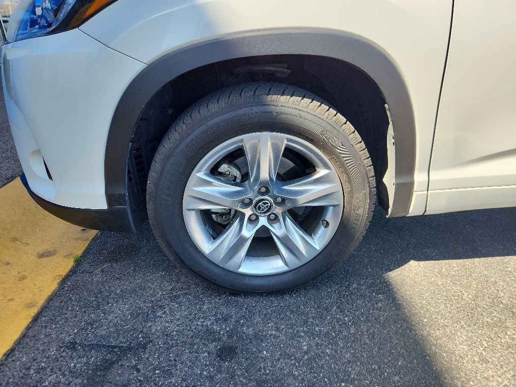 Thumbnail: 2018 Toyota Highlander - 4
