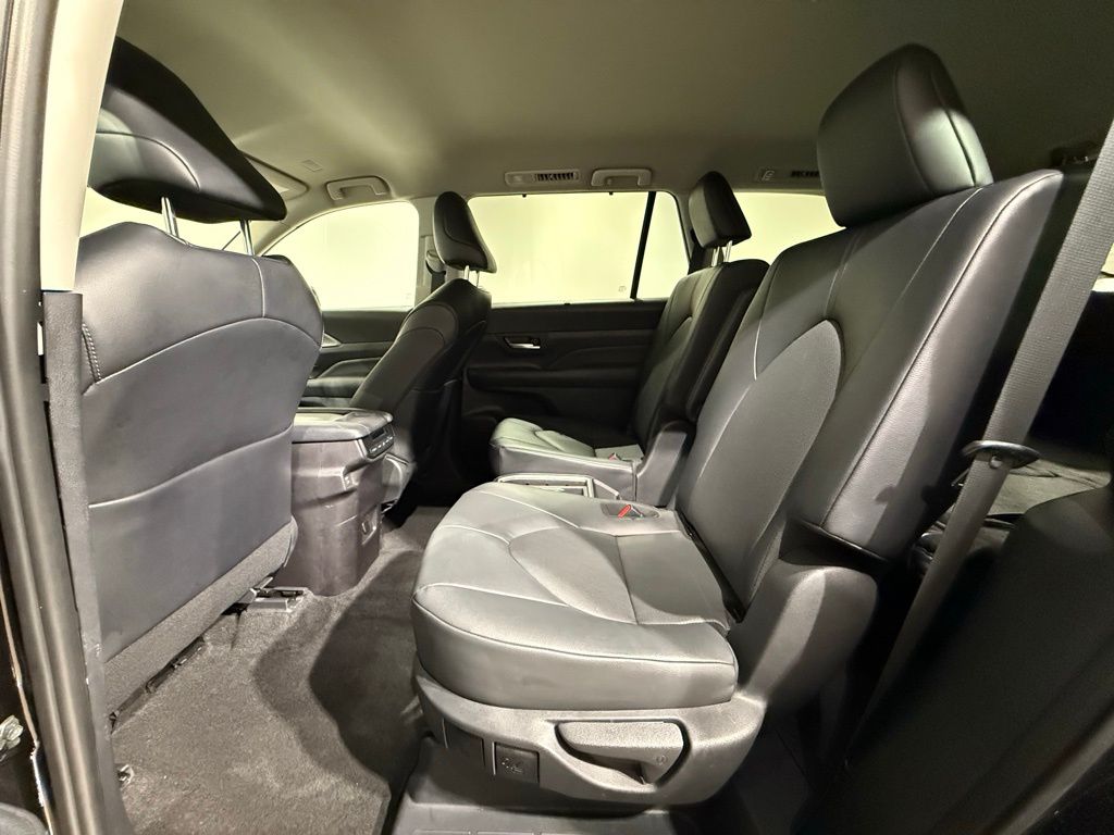 Thumbnail: 2025 Toyota Grand Highlander - 18