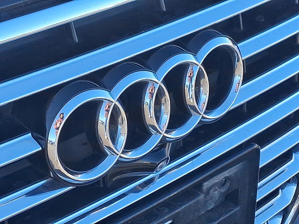 Thumbnail: 2014 Audi A8 - 4