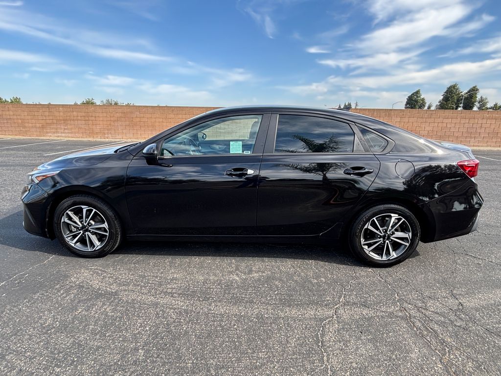Thumbnail: 2023 Kia Forte - 8