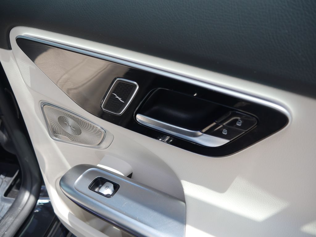 Thumbnail: 2022 Mercedes-Benz C-Class - 25