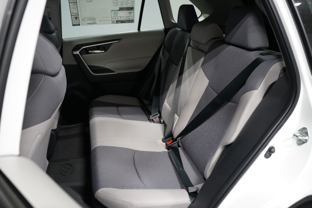 2025 Toyota RAV4 XLE 29