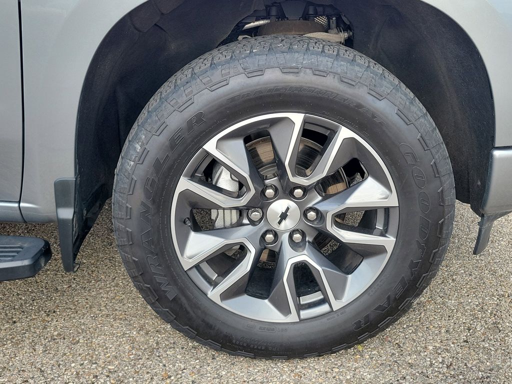 View vehicle photo 5