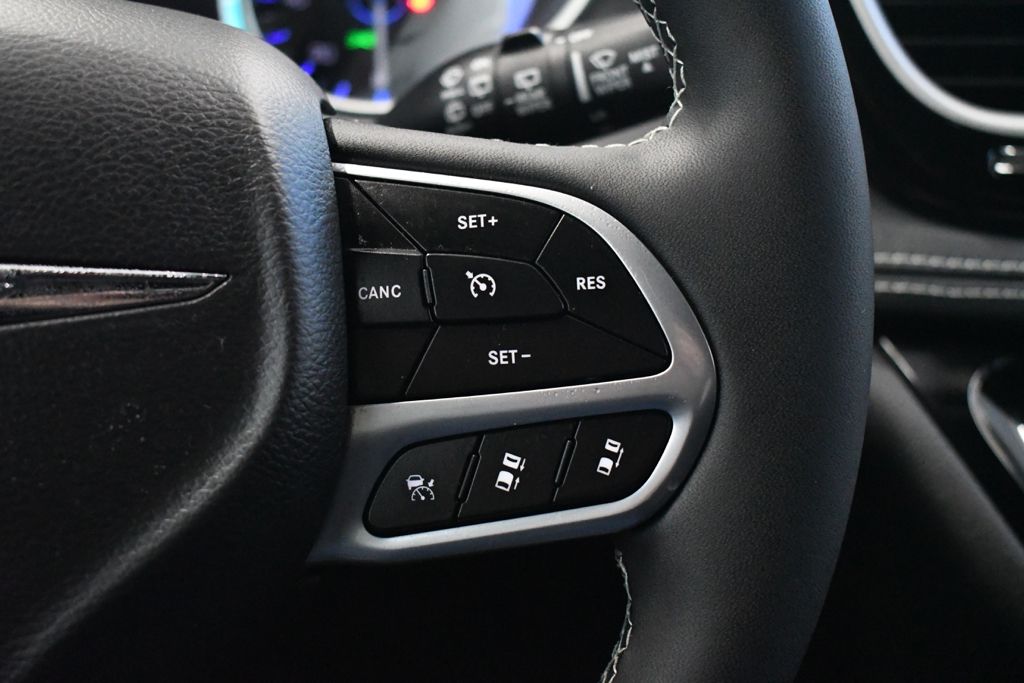 Used 2026 Red Chrysler Select image 31