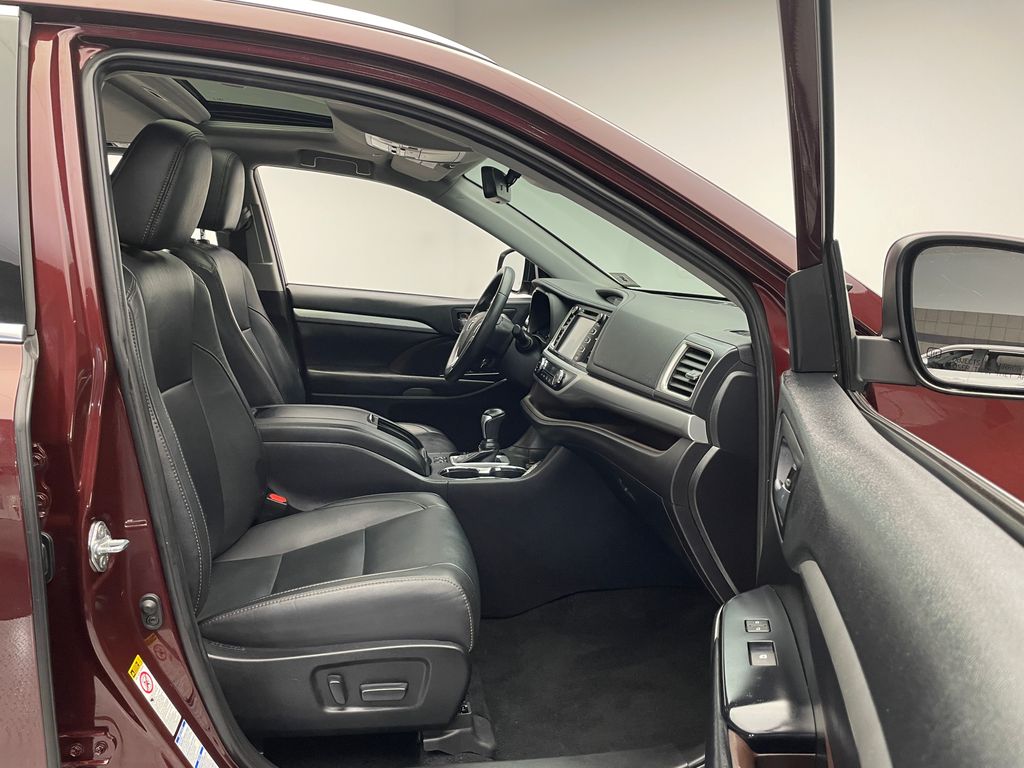 2019 Toyota Highlander XLE 17