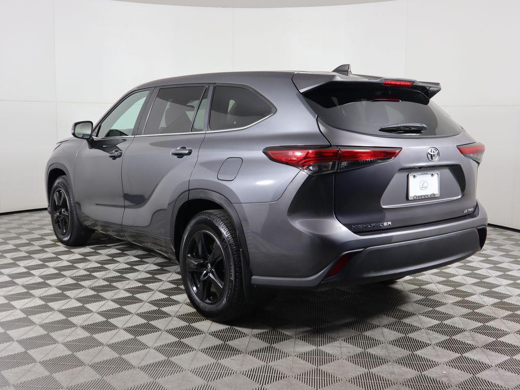 Thumbnail: 2023 Toyota Highlander - 7