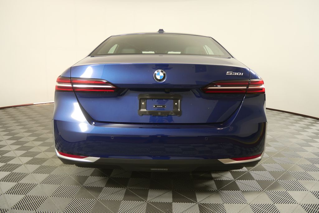 Thumbnail: 2026 BMW 5 Series - 4