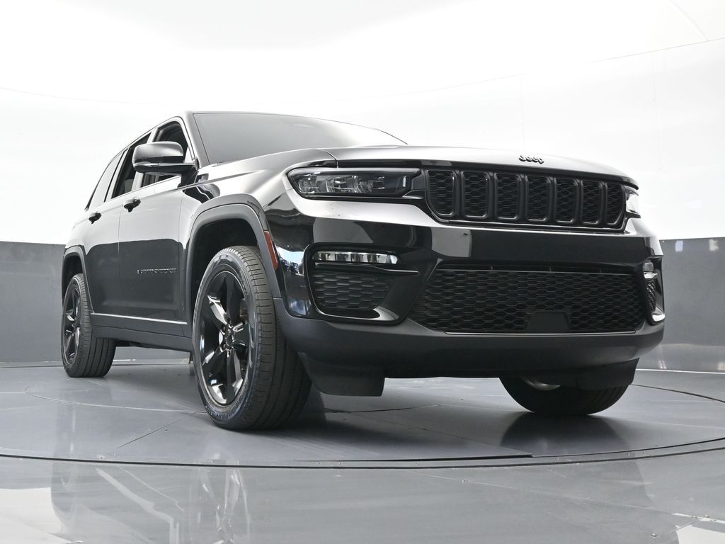 Used 2023 Diamond Black Crystal Pearlcoat Jeep Limited image 66