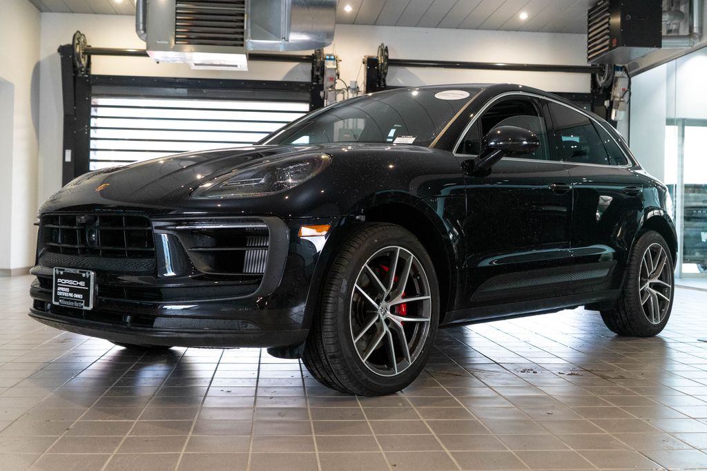 Jet Black Metallic 2026 Porsche Macan S AWD SUV / Crossover All-Wheel Drive 7-Speed Automatic