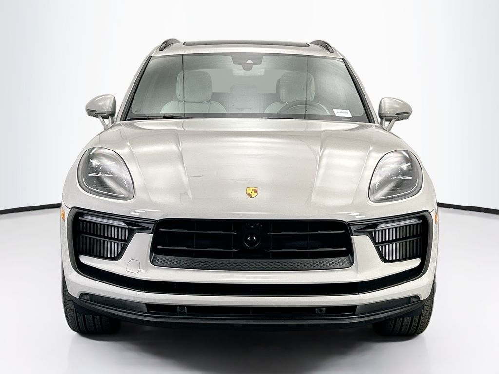 Thumbnail: 2026 Porsche Macan - 10
