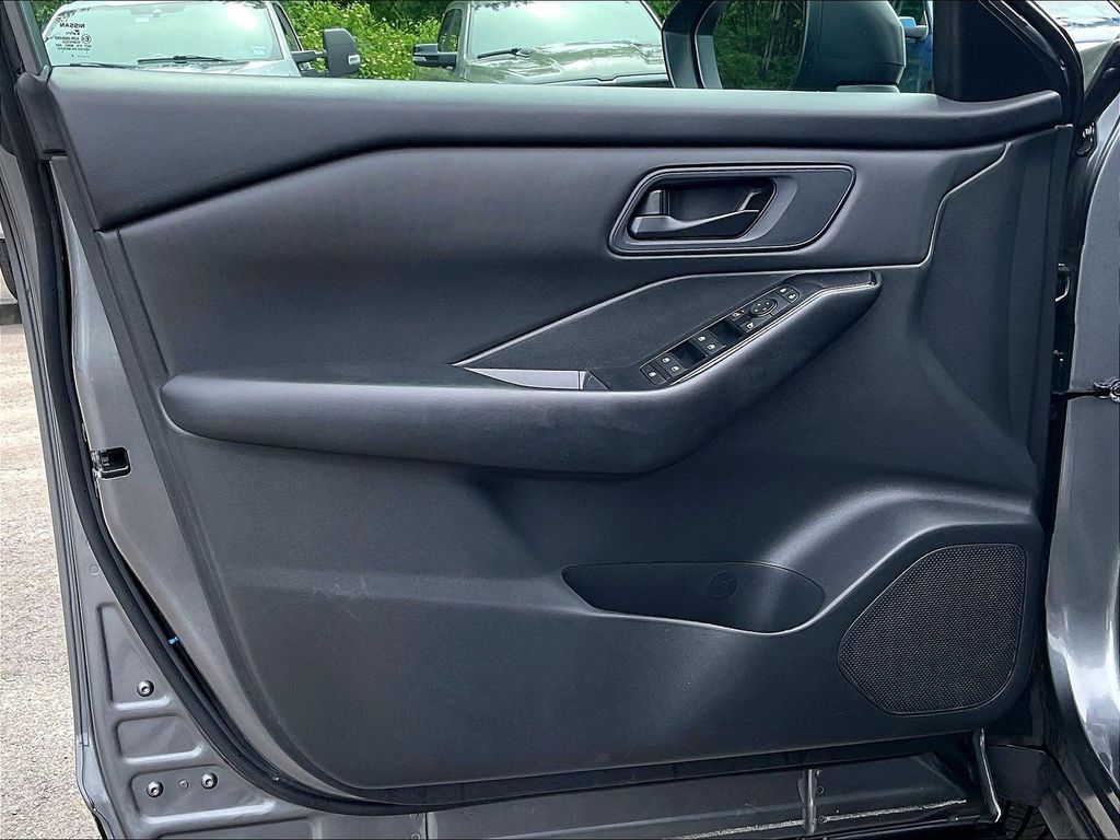 2024 Nissan Rogue — photo 9