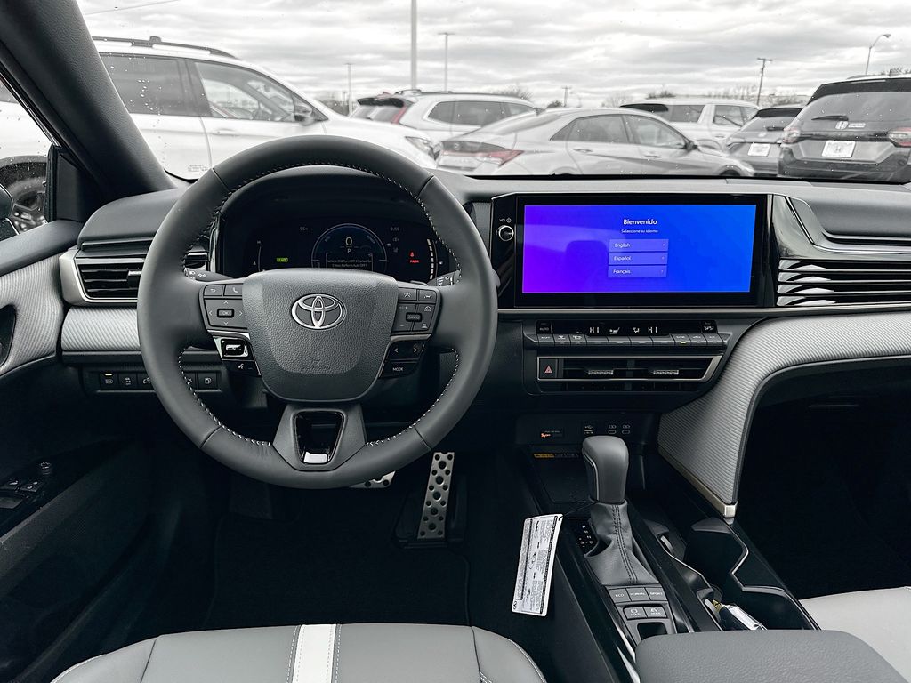 2025 Toyota Camry SE 19