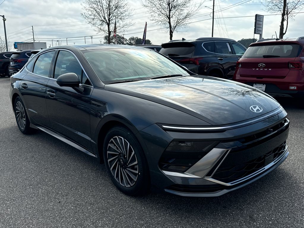 2025 Hyundai Sonata Hybrid Limited photo 2