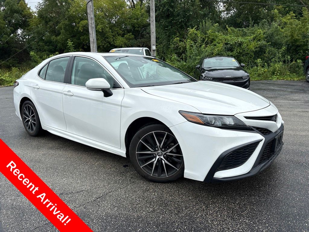 2024 Toyota Camry photo 1