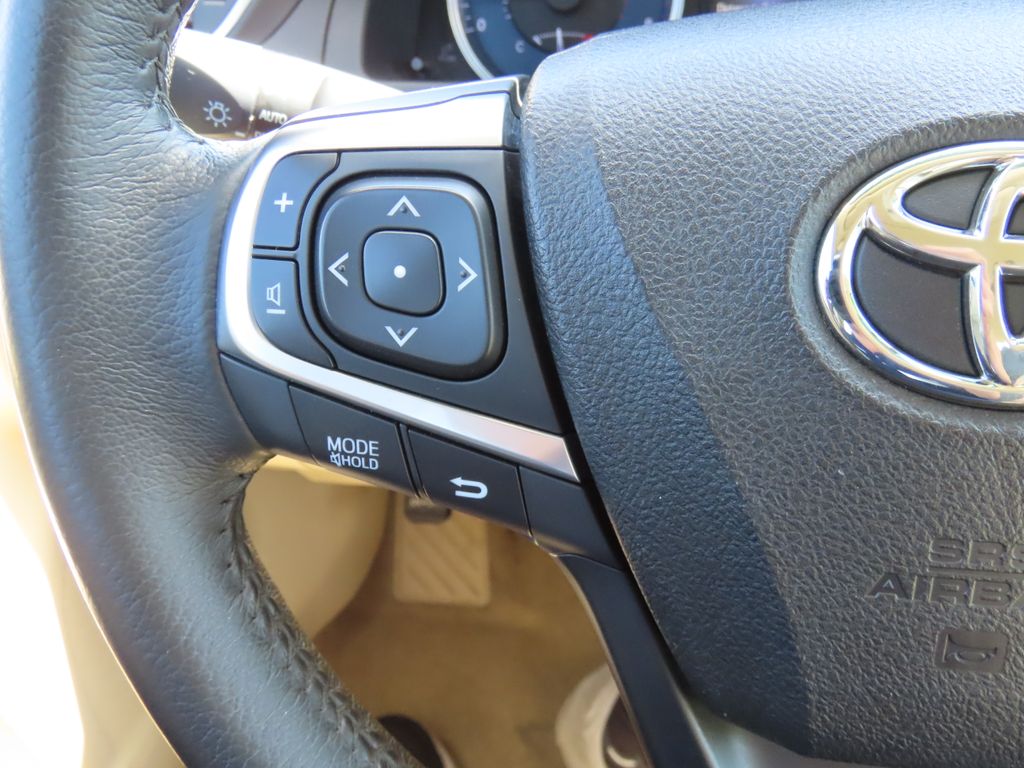 2017 Toyota Camry XLE 11