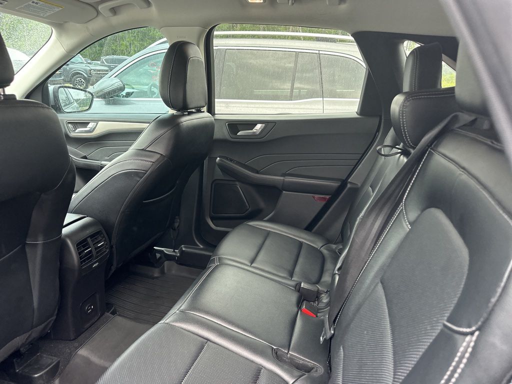 2022 Silver Metallic Ford Escape SEL FWD SUV