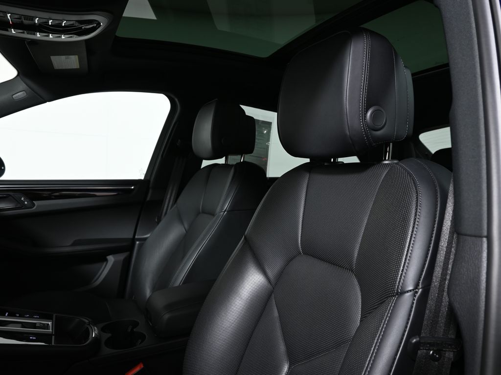 Thumbnail: 2024 Porsche Macan - 15