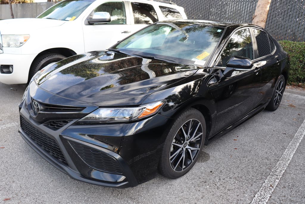 2023 Toyota Camry SE 2