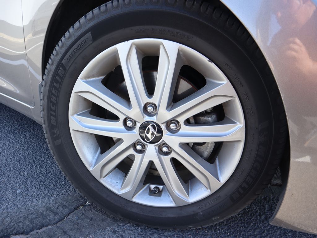 Thumbnail: 2015 Hyundai Elantra - 14