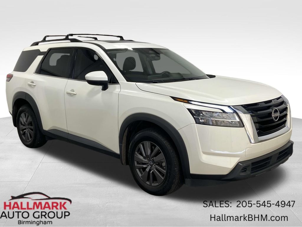 2022 Nissan Pathfinder SV