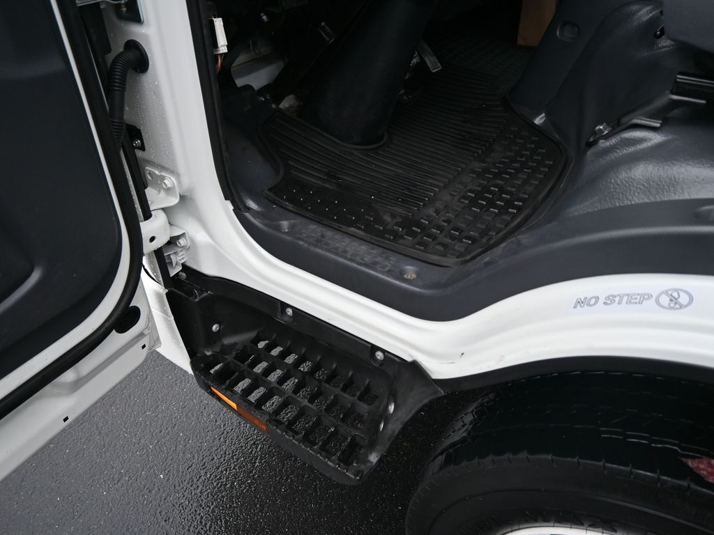 2024 Isuzu NPR HD 