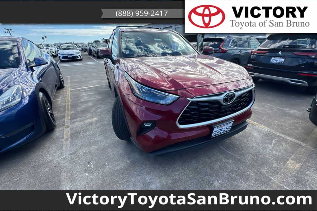 Red (Ruby Flare Pearl) 2023 Toyota Highlander XLE FWD SUV / Crossover Front-Wheel Drive 8-Speed Automatic